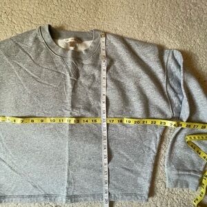 Banana Republic cropped light gray fleece crewneck sweatshirt